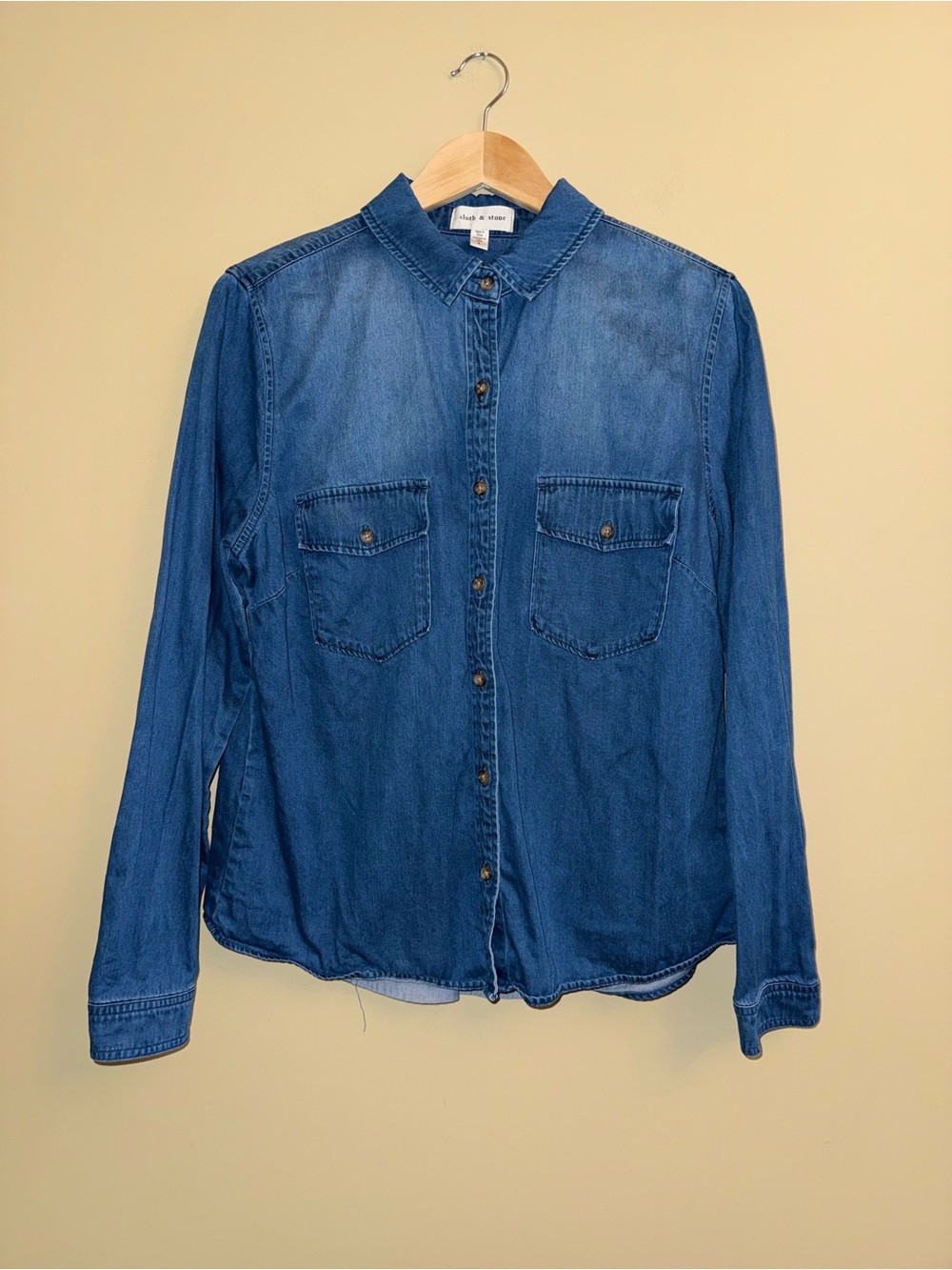 Cloth & Stone Long Sleeve Button Up Chambray Top L Blue Umbre Casual Comfy Chic